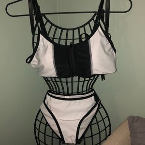 BLACK AND WHITE BIKINI